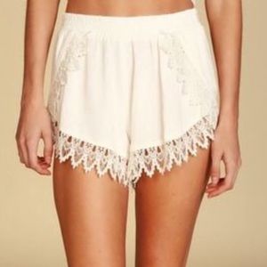 Lucy Love Scallop Lace Shorts in White